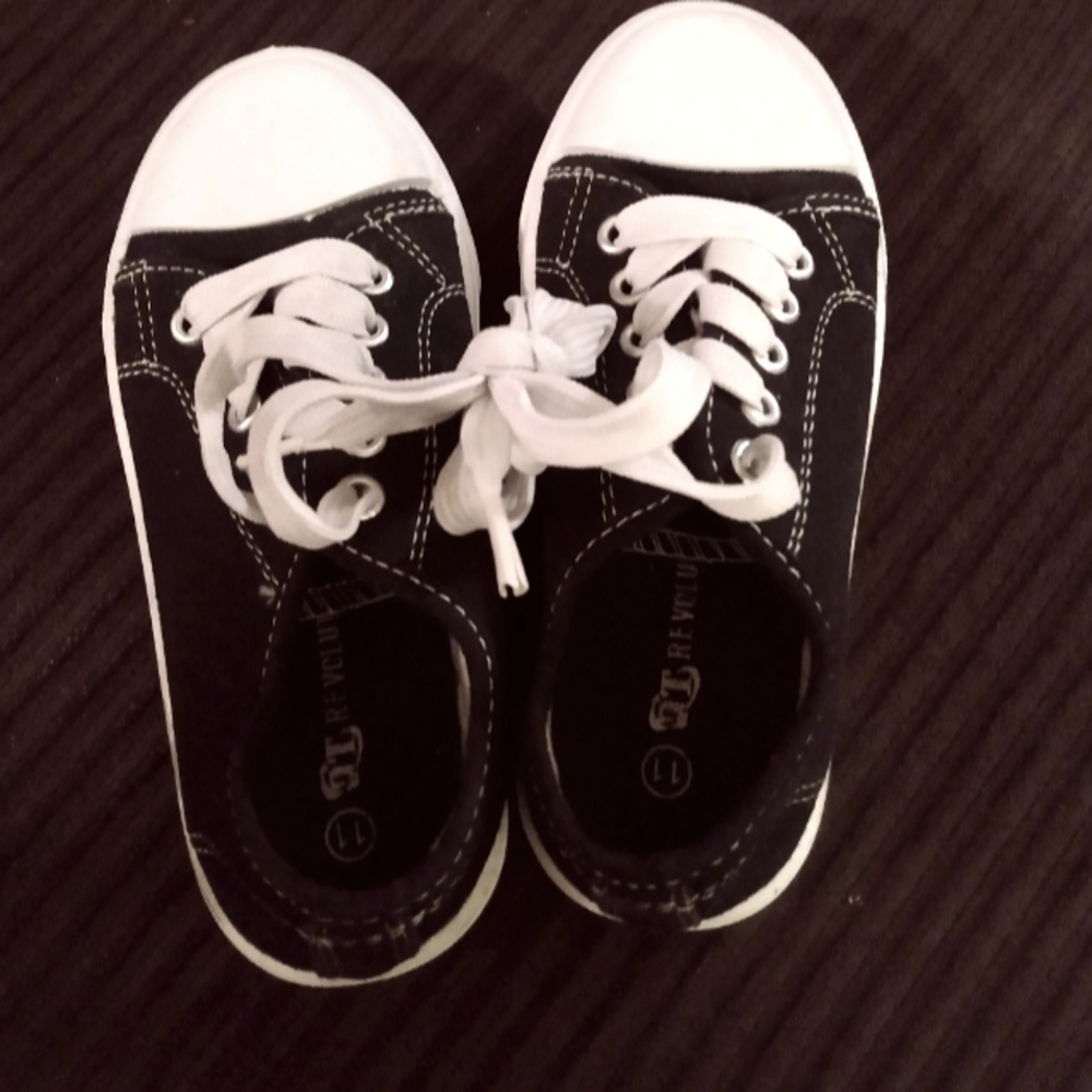 OT Revolution Boys Canvas Shoes Size 11